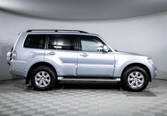 Подержанный автомобиль Mitsubishi Pajero 2013 года (4 фото)