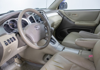 Подержанный автомобиль Toyota Highlander 2005 года (10 фото)