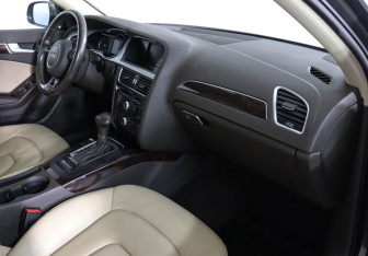 Подержанный автомобиль Audi A4 Sedan 2015 года (10 фото)