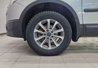 Подержанный автомобиль Nissan Qashqai 2013 года (12 фото)