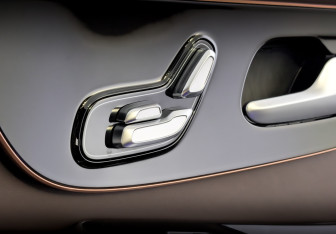 Подержанный автомобиль Exeed VX 2023 года (26 фото)