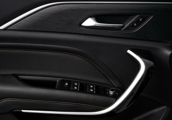 Подержанный автомобиль FAW Bestune T77 2022 года (20 фото)