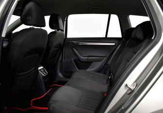 Подержанный автомобиль Skoda Octavia Wagon 2017 года (14 фото)