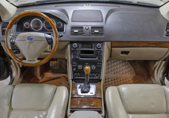 Подержанный автомобиль Volvo XC90 2011 года (12 фото)