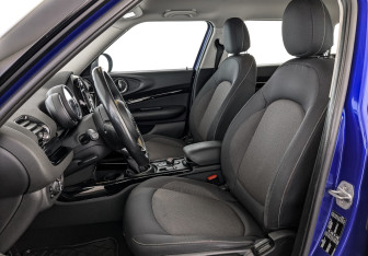 Подержанный автомобиль MINI Clubman Wagon 2018 года (19 фото)