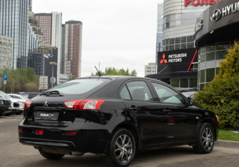 Подержанный автомобиль Mitsubishi Lancer Hatchback 2008 года (4 фото)