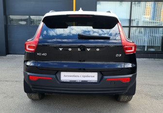 Подержанный автомобиль Volvo XC40 2020 года (7 фото)