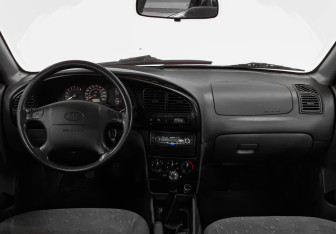 Подержанный автомобиль Kia Spectra Sedan 2006 года (8 фото)