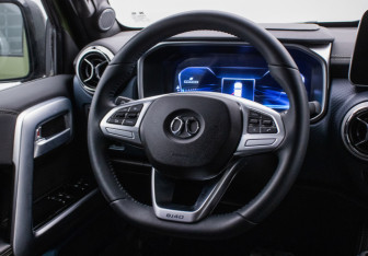 Подержанный автомобиль BAIC BJ40 2024 года (15 фото)