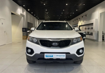 Подержанный автомобиль Kia Sorento 2012 года (2 фото)