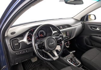 Подержанный автомобиль Kia Rio Hatchback 2021 года (15 фото)