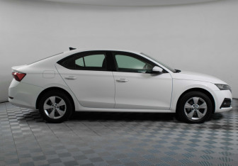 Подержанный автомобиль Skoda Octavia Liftback 2020 года (4 фото)