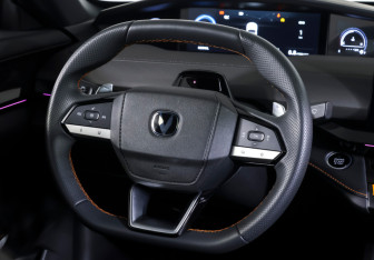 Подержанный автомобиль Changan UNI-V 2024 года (13 фото)