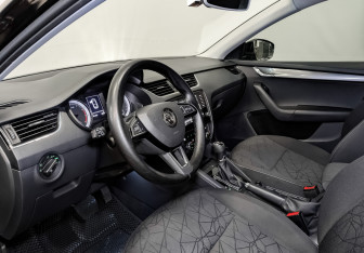 Подержанный автомобиль Skoda Octavia Liftback 2019 года (15 фото)