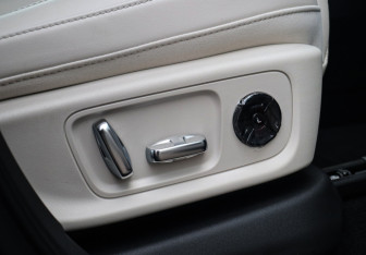 Подержанный автомобиль LiXiang L6 2024 года (10 фото)