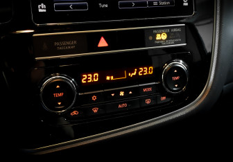 Подержанный автомобиль Mitsubishi Outlander 2020 года (26 фото)