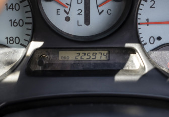 Подержанный автомобиль Toyota Caldina 2002 года (12 фото)