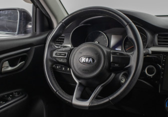 Подержанный автомобиль Kia Rio Sedan 2017 года (15 фото)