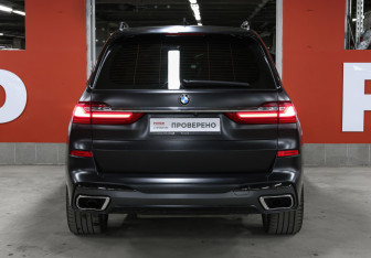 Подержанный автомобиль BMW X7 2019 года (6 фото)