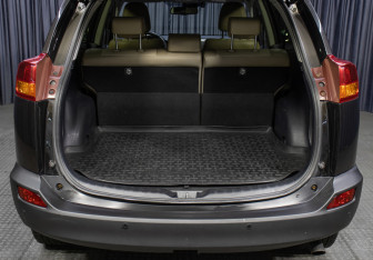 Подержанный автомобиль Toyota RAV4 2014 года (9 фото)