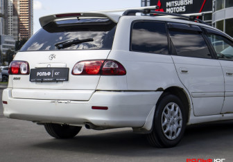 Подержанный автомобиль Toyota Caldina 2002 года (19 фото)
