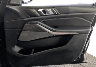 Подержанный автомобиль BMW X5 2021 года (25 фото)