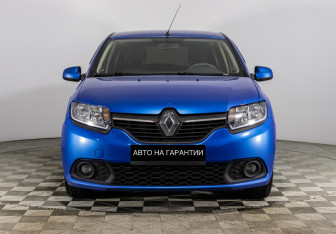 Подержанный автомобиль Renault Sandero 2015 года (2 фото)
