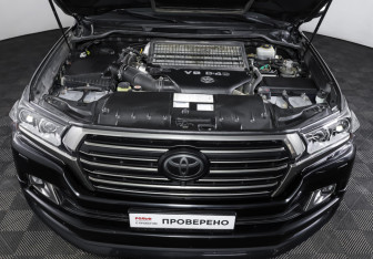 Подержанный автомобиль Toyota Land Cruiser Suv 2017 года (9 фото)