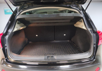 Подержанный автомобиль Nissan Qashqai 2009 года (12 фото)