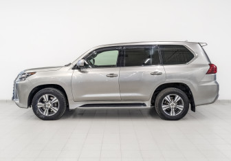 Подержанный автомобиль Lexus LX 2019 года (8 фото)