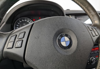 Подержанный автомобиль BMW X1 2014 года (24 фото)