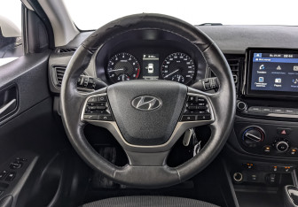 Подержанный автомобиль Hyundai Solaris Sedan 2021 года (21 фото)