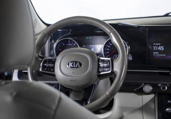 Подержанный автомобиль Kia Carnival 2020 года (14 фото)