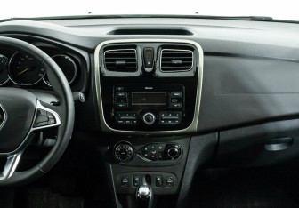 Подержанный автомобиль Renault Sandero 2020 года (8 фото)