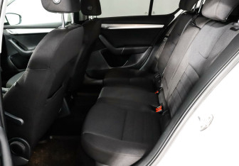 Подержанный автомобиль Skoda Octavia Liftback 2013 года (9 фото)
