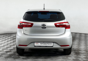 Подержанный автомобиль Kia Rio Hatchback 2015 года (6 фото)