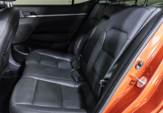 Подержанный автомобиль Hyundai Elantra Sedan 2017 года (14 фото)
