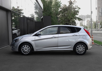 Подержанный автомобиль Hyundai Solaris Hatchback 2015 года (8 фото)