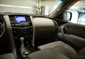 Подержанный автомобиль Infiniti QX56 2012 года (22 фото)