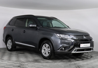 Подержанный автомобиль Mitsubishi Outlander 2021 года (3 фото)