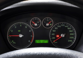 Подержанный автомобиль Ford Focus Sedan 2006 года (15 фото)