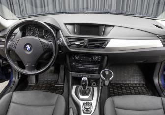 Подержанный автомобиль BMW X1 2013 года (14 фото)