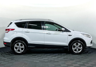 Подержанный автомобиль Ford Kuga 2013 года (4 фото)