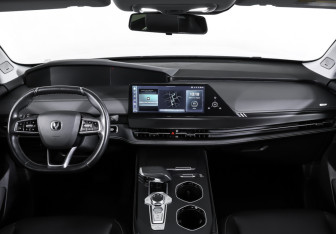 Подержанный автомобиль Changan UNI-K 2023 года (17 фото)