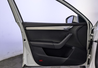 Подержанный автомобиль Skoda Octavia Liftback 2018 года (19 фото)