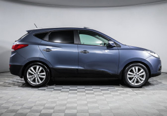 Подержанный автомобиль Hyundai ix35 2012 года (4 фото)