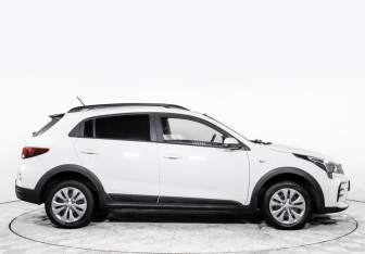 Подержанный автомобиль Kia Rio Hatchback 2022 года (3 фото)
