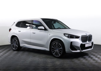 Подержанный автомобиль BMW X1 2025 года (3 фото)