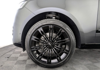 Подержанный автомобиль Land Rover Range Rover 2024 года (18 фото)