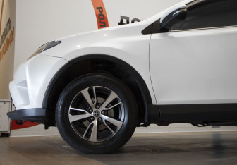 Подержанный автомобиль Toyota RAV4 2016 года (30 фото)